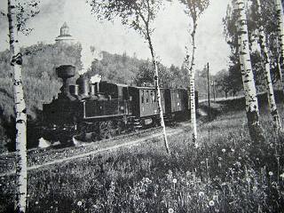 Vlak na trati pod Humprechtem. Snmek je pevzat ze sbornku -Sobotka 1958-. Dnes je okol tak zarostl, e by snmek neel podit.