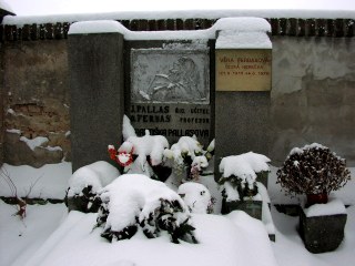 Hrob Vry Ferbasov na jinskm hbitov