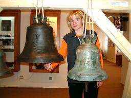 Zvonov stolice nese i zvon umrek, kter svm kovovm hlasem doprovzel zemel z kostela sv. Vavince v Jilemnici.