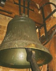 Vnitek baroknho zvonu z kostela sv. Ji v Pslavicch ukazuje na stupe jeho opoteben